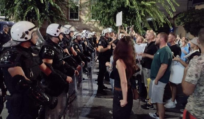 Drage bivše kolege, možete da budete ljudi, ako to želite: Otvoreno pismo nekadašnjeg policajca pripadnicima MUP-a