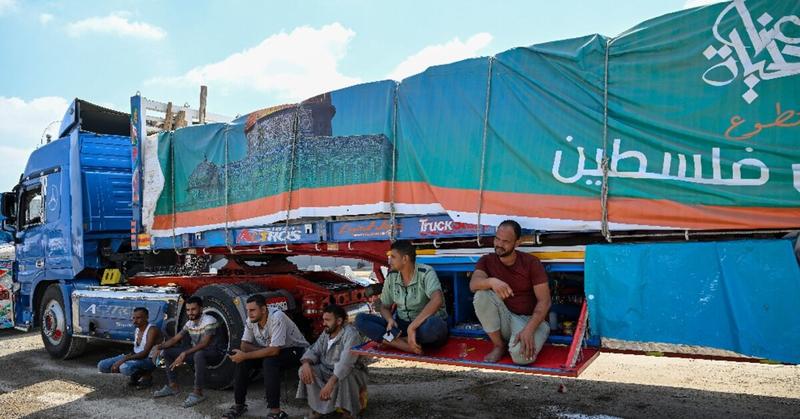 Israeli controls choke Gaza relief at Egypt border, say aid workers