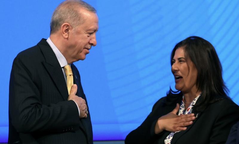 Turpları sayarak karpuzu keserek…