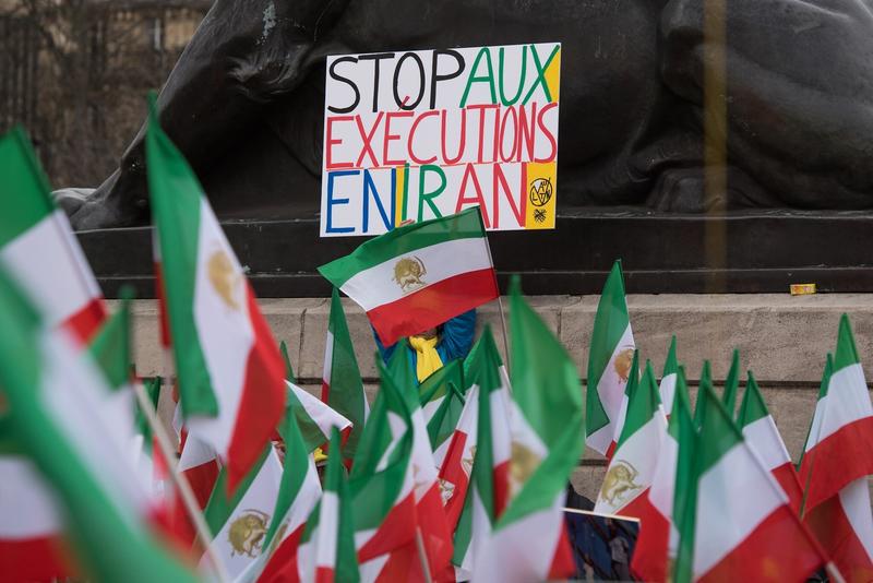 Iran carries out public execution of convicted murderer