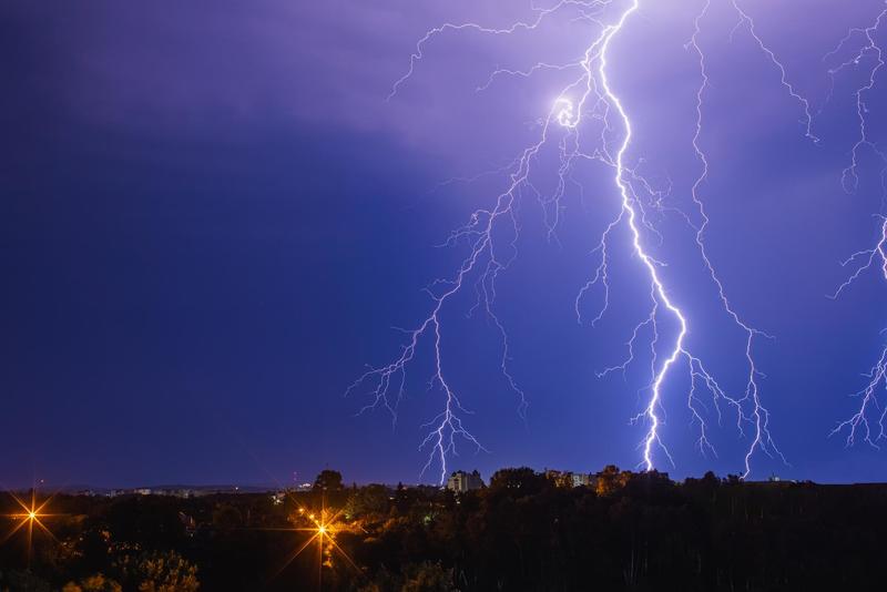 L'incubo fulmini, in Salento l'ultima vittima. Cosa fare (e non fare) durante un temporale