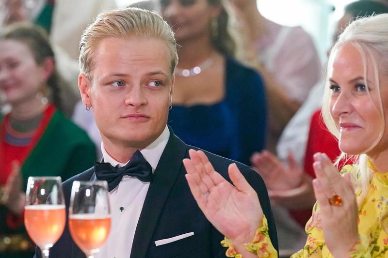Il caso che scuote la Norvegia: il figlio della principessa ereditaria accusato di 4 stupri