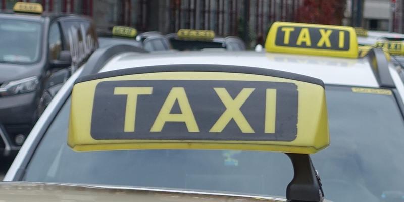 Jüdische Familie aus Taxi geworfen