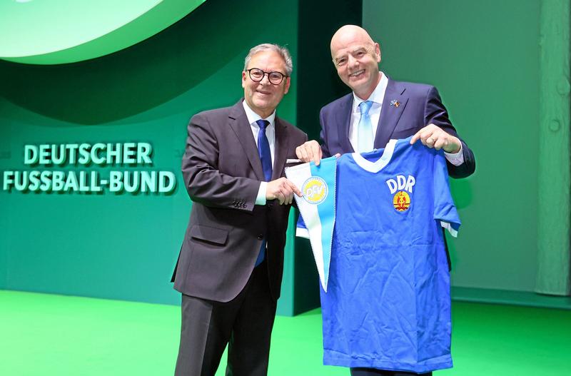 Rassismus im Fußball: Heuchler bei den Verbänden sind Mittäter