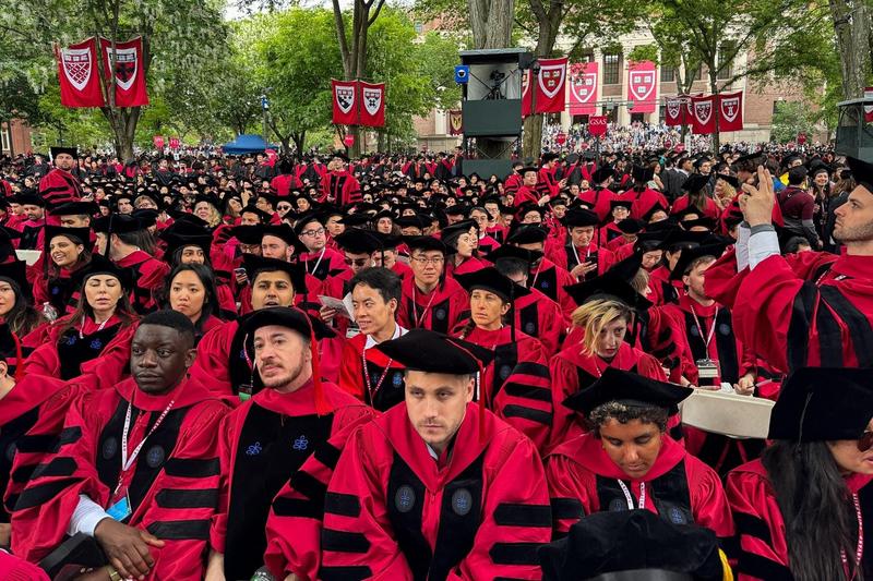 How College Graduates Can Break Into Crypto And AI Careers