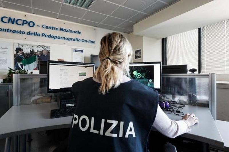 Facebook, il gruppo da 31mila iscritti dove si condividono foto delle compagne e mogli senza consenso: segnalazioni alla Polizia Postale