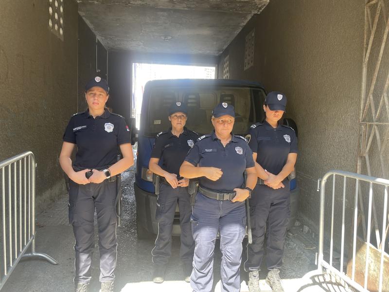 I policajke plaču, zar ne?