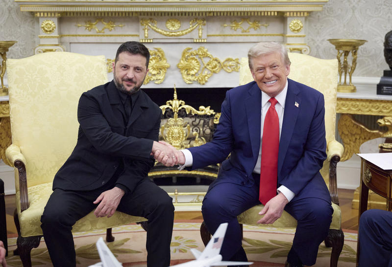 (POGLED) Kolumna dr. Klemna Grošlja: Šokantna cena za mir v Ukrajini