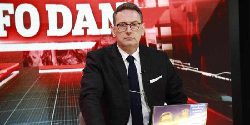 Nebojša Bakarec: Transparent nacista blokadera – „Bliži vam se kraj - Čuvajte se Ćaci, dolaze ludaci“