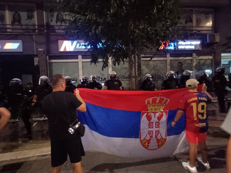 „Hoćemo izbore“ i „Pumpaj, pumpaj“ : Protestna šetnja prošla centrom Kragujevca