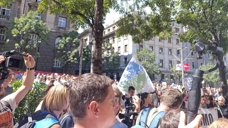Protest „Sve smo mi Nikolina“: Završeno okupljanje ispred Vlade, najavljena predaja zahteva za smenu Marka Krička (FOTO, VIDEO)