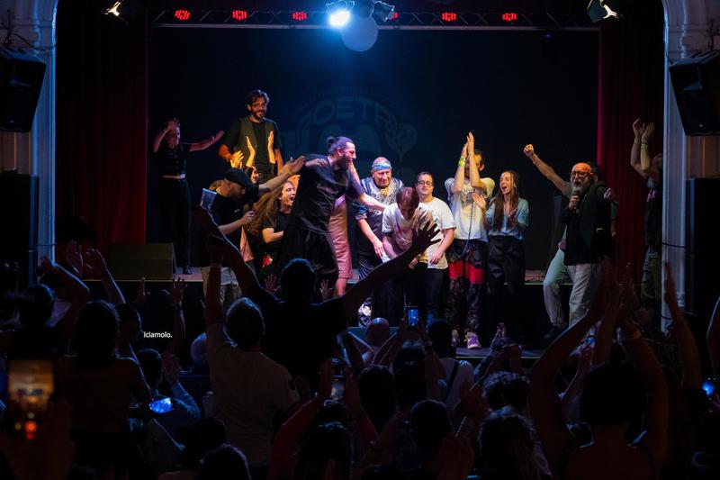 Fenomeno poetry slam: la Lombardia è la capitale delle sfide in rima (che ora fanno il boom)