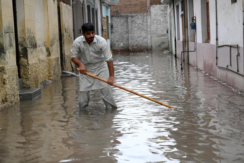 Pakistán supera los 700 muertos por las inundaciones y busca decenas de desaparecidos