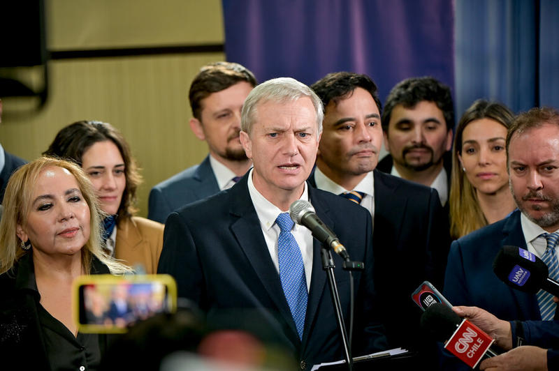 ¿Cuál es la “receta” de Kast para gobernar sin mayoría parlamentaria? Por Jorge Schaulsohn