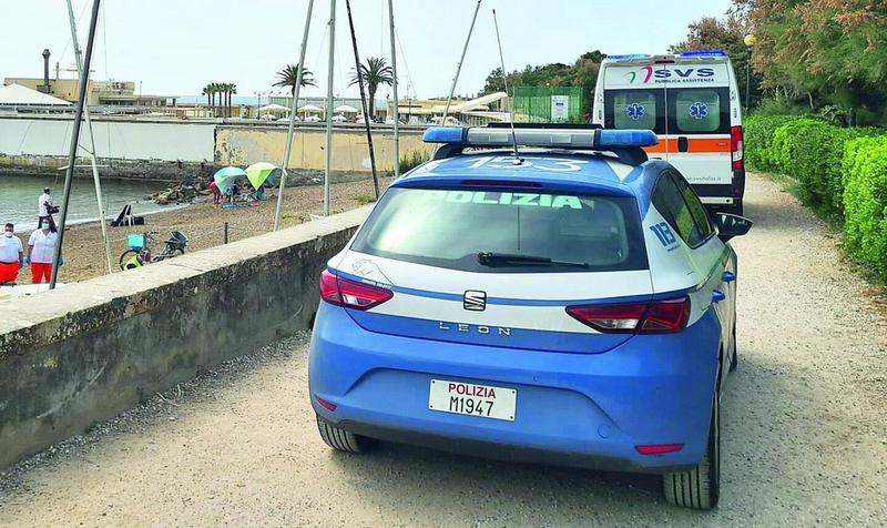 Livorno, paura ai bagni Fiume: bambino di 4 anni rischia di soffocare con una mela