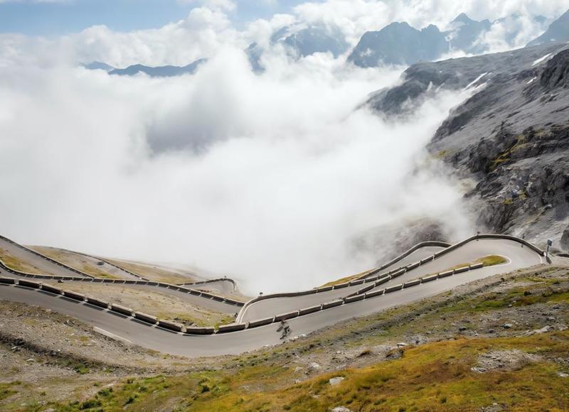 Chiusi il Passo dello Stelvio dal lato lombardo a causa di due frane sulla carreggiata