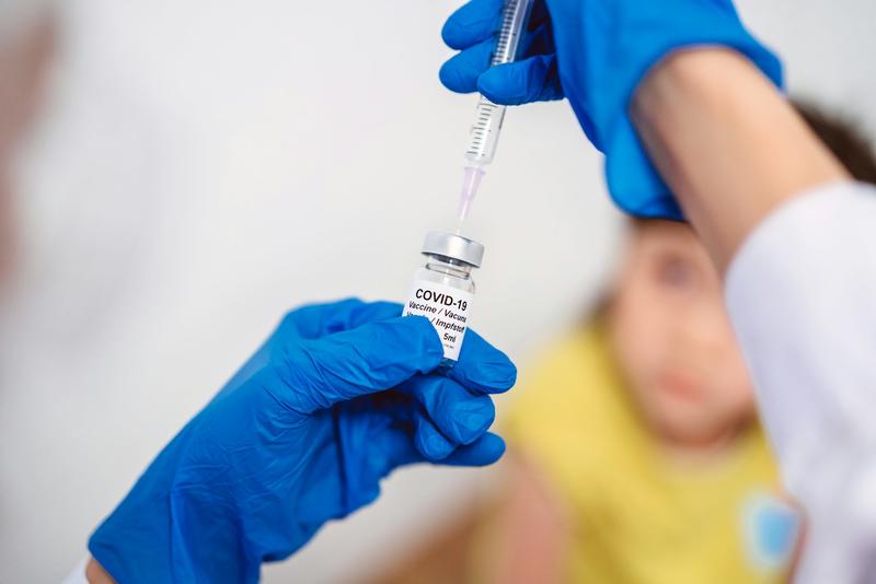 Pediatricians’ association recommends COVID-19 vaccines for toddlers and some older children, breaking with CDC guidance