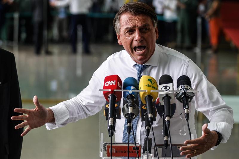 O movimento que embrutece, emburrece e empobrece