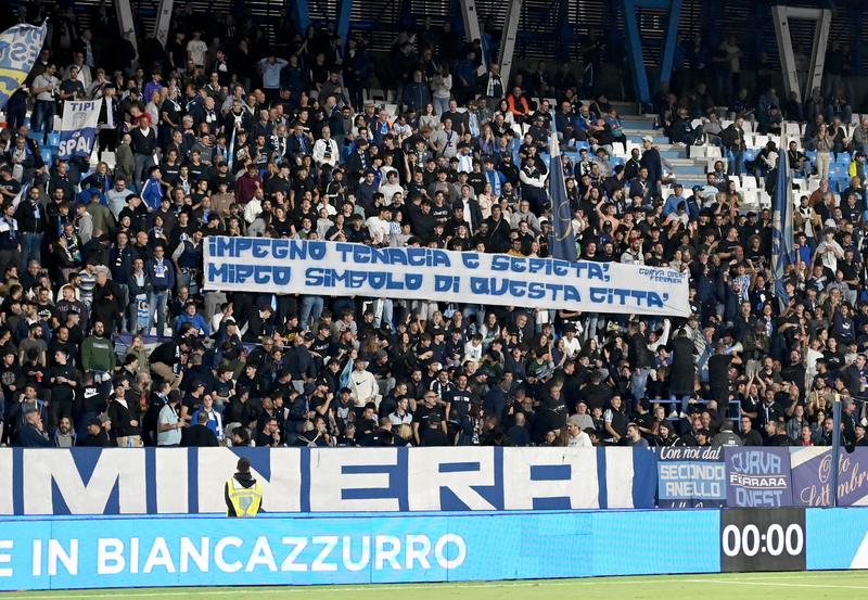 Intanto l’ex Contiliano sta per accasarsi al Cosenza. Oggi la squadra sfila al Mazza. Per i tifosi ingresso in Curva