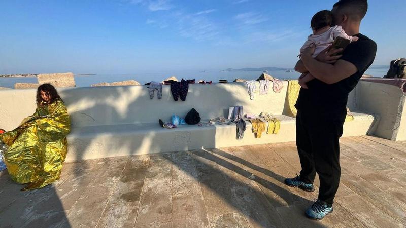 Niños de diez años, solos en una patera rumbo a Formentera