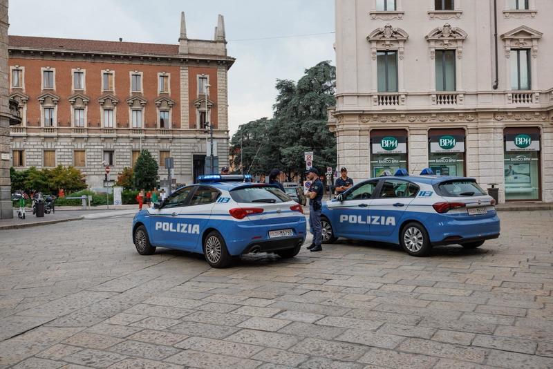 Baby rapinatori scaraventano a terra ragazzo per derubarlo: lui ci rimette una costola. Paura a Monza