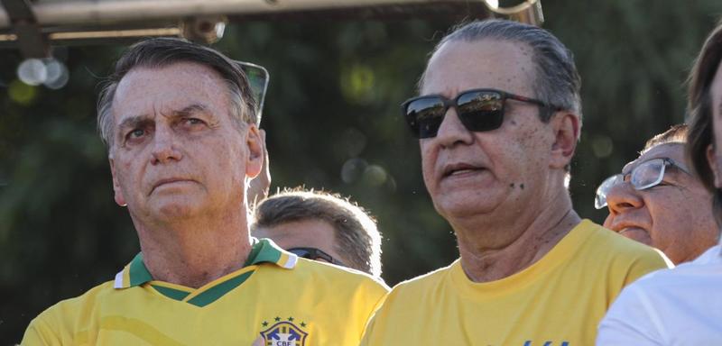 A exposição máxima do Clã Bolsonaro