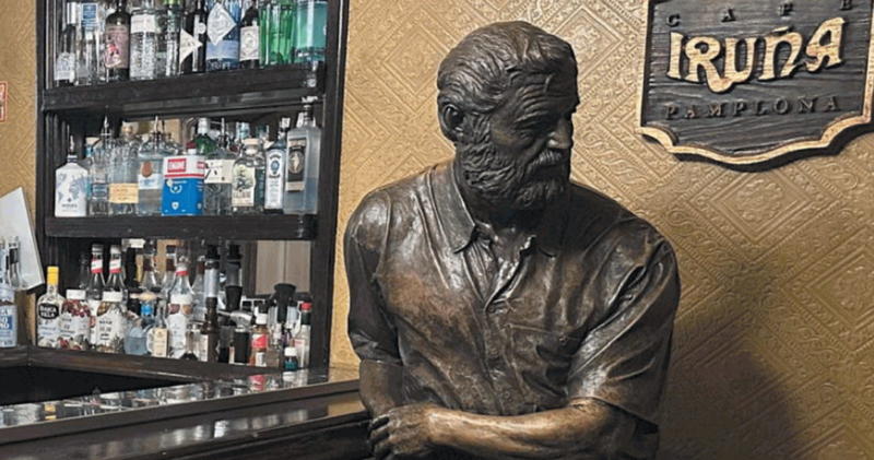 I tori, l'albergo, le strade e tutti i bar: inseguendo Hemingway a Pamplona 