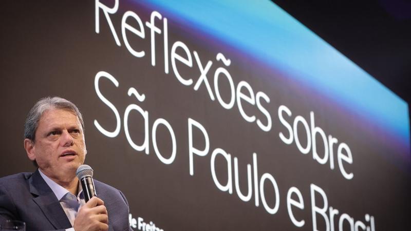 O silêncio gritante de Tarcísio de Freitas diante da surra de Malafaia e Eduardo Bolsonaro