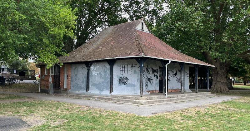 Public toilets at popular Cambridge park branded 'disgusting'