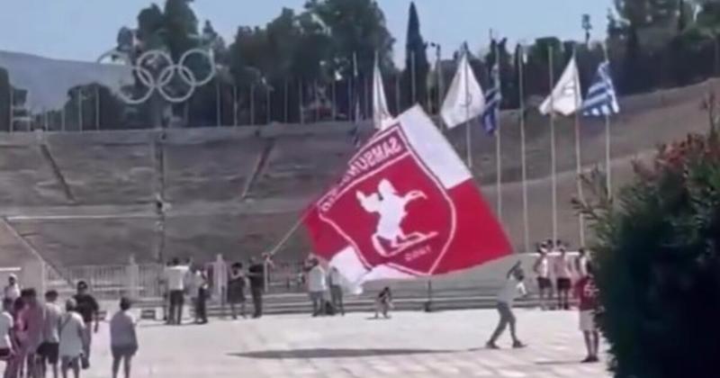 Viral ο οπαδός της Σάμσουνσπορ ανεμίζει σημαία μπροστά στο Παναθηναϊκό Στάδιο - Δείτε βίντεο