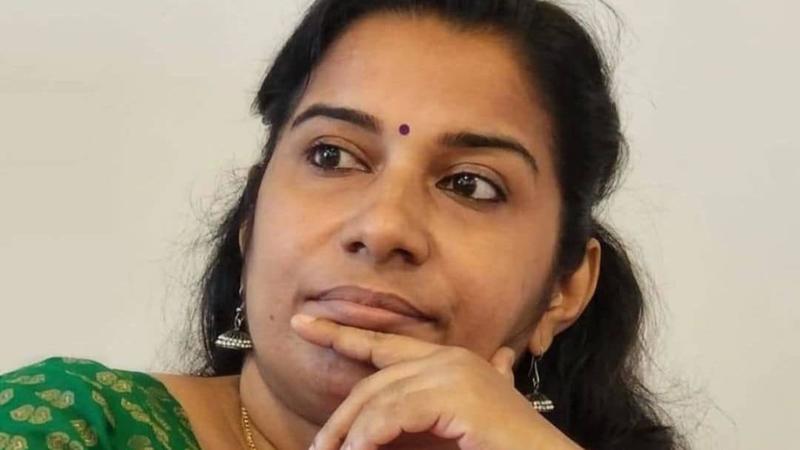 'വൈകിട്ട് അച്ഛനും അമ്മയും വന്നു കയറാനില്ലാത്ത വീട് എത്ര അര്‍ത്ഥശൂന്യമാണ്,സങ്കടം എന്റെ ശീലമായിരുന്നു'