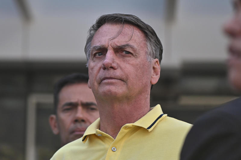 Bolsonaro recibió la «sugerencia» de pedir asilo a Argentina pero no aceptó, dice defensa