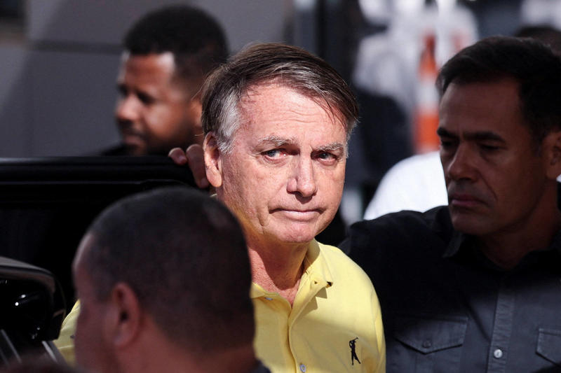 Bolsonaro recebe R$ 44 milhões, Lula tem saldo positivo na conta política