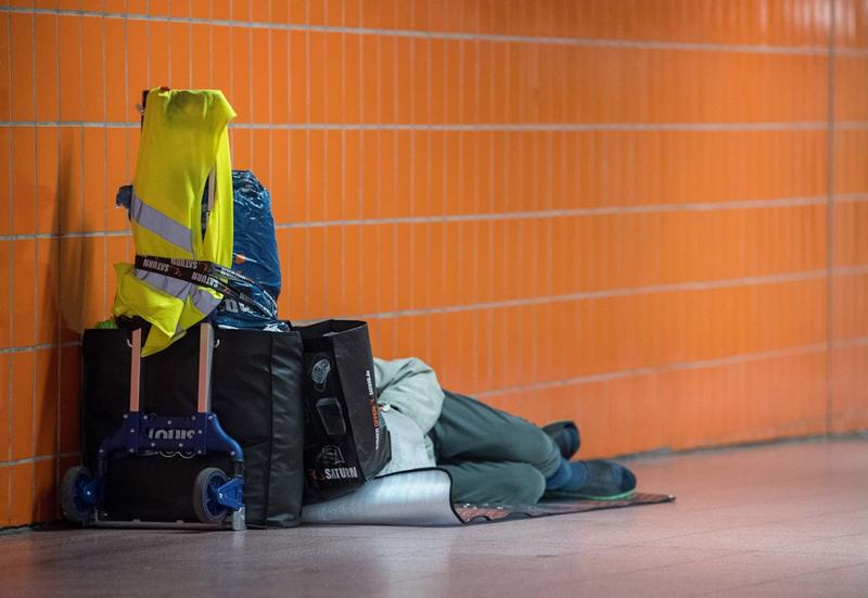 Zwischen Hunger und Moral: Von einem Mann, der zu viel sieht und zu wenig tut