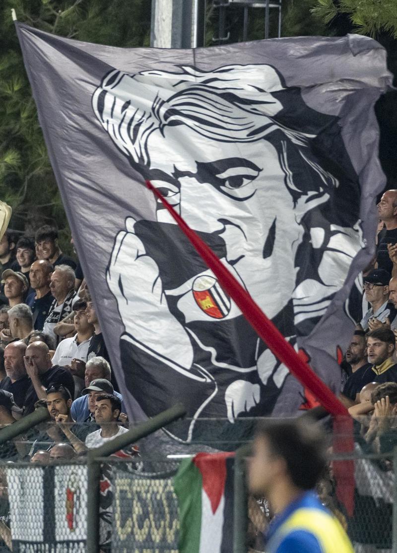 Carica ultras:: 