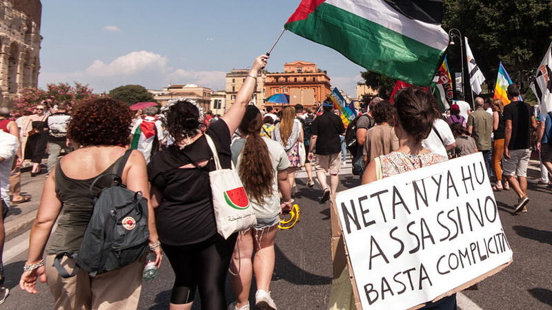 La destra fa paura. Intollerante con tutto, sa però tollerare la disumanità