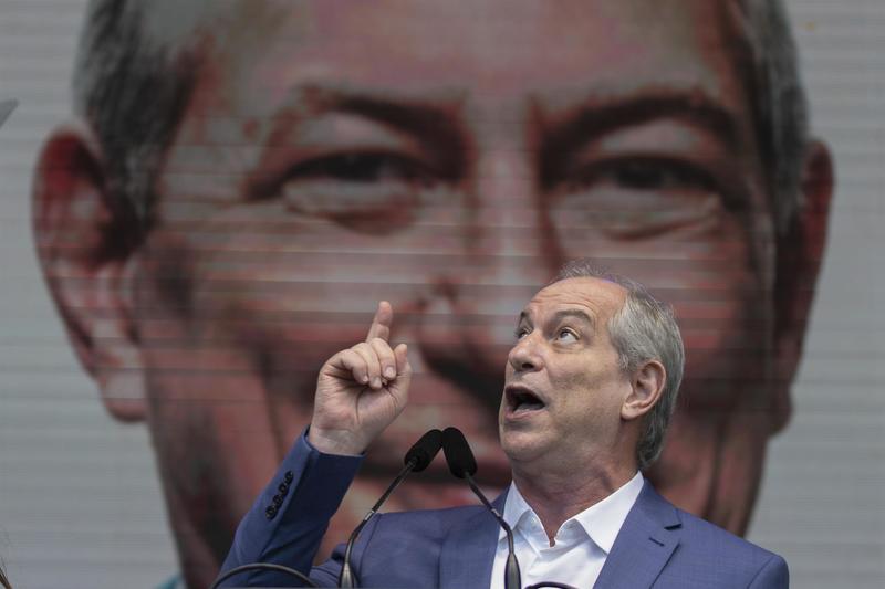 O desespero tucano e a torcida pela volta do teatro das tesouras
