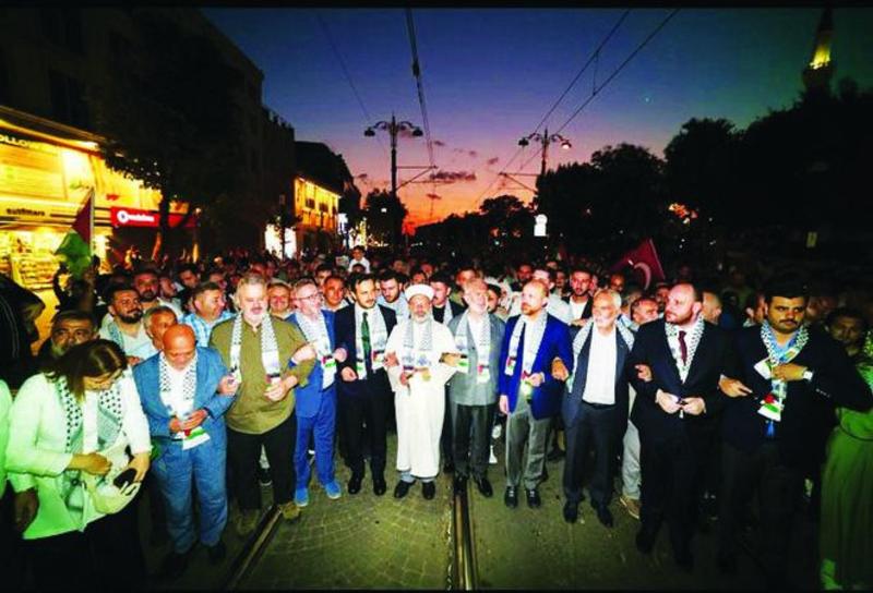 Lamba söndürenler vardı, feneri yakanlar geldi