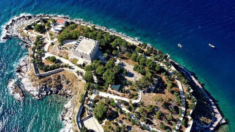 Kuşadası: Ege’nin Renkli Limanı