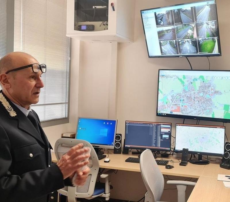 Copparo, cane malnutrito aiutato da passanti e vigili urbani
