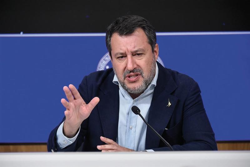 Salvini contro Macron, Parigi convoca l’ambasciatrice. Ma la Lega rincara la dose