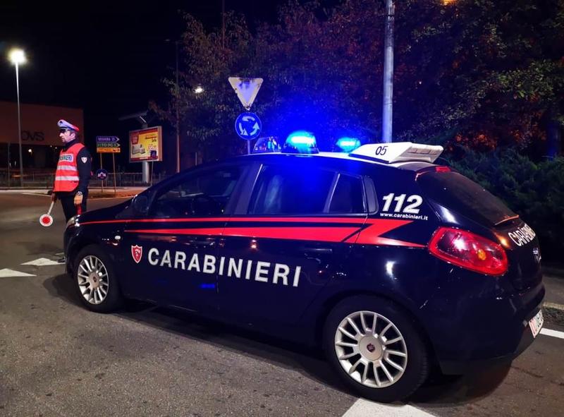 Aggredita a forbiciate al parco a Pioltello, 40enne in gravi condizioni: “Sfregiata da una donna”