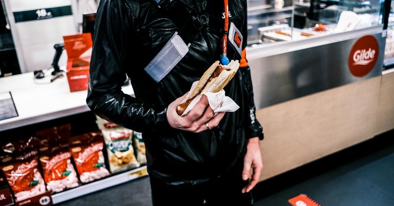 ⁠–⁠ Forresten, er du medlem?