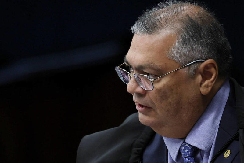 A quem interessa provocar pânico no sistema bancário?