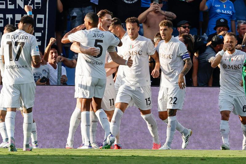 Sassuolo-Napoli 0-2, azzurri subito vincenti: a segno McTominay e De Bruyne
