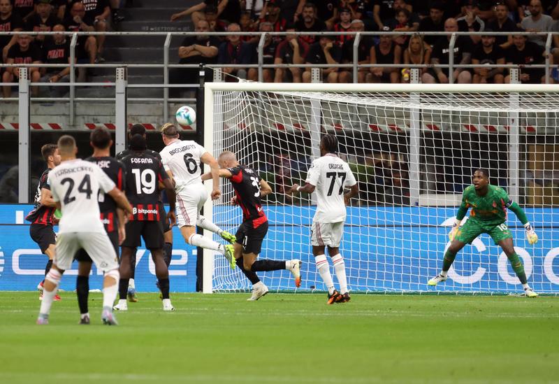Il Milan crolla a San Siro con la Cremonese 1-2: per Allegri un debutto da incubo /