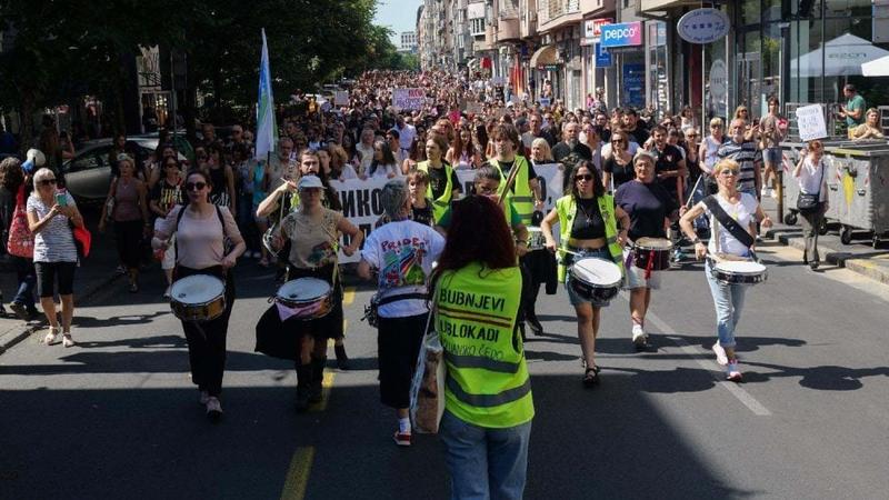 Bes neće nestati, on će eksplodirati na jesen: Povodom kolumne Milana St. Protića