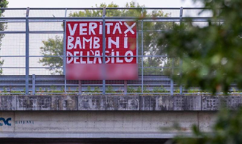 Provincia di Ferrara, il caso delle violenze all’asilo si allarga: «Una generazione intera coinvolta»