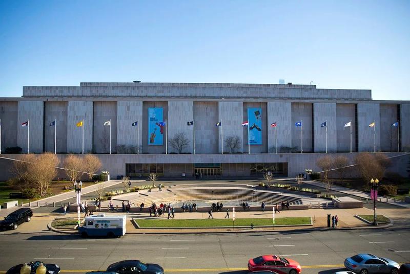 The Smithsonian is long overdue for a housecleaning