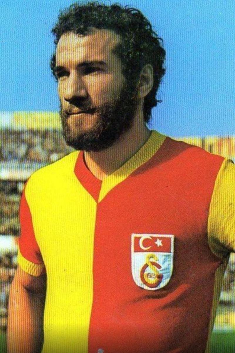 FUTBOLUMUZUN KIRMIZI ATKILI DEVRİMCİSİ; METİN KURT